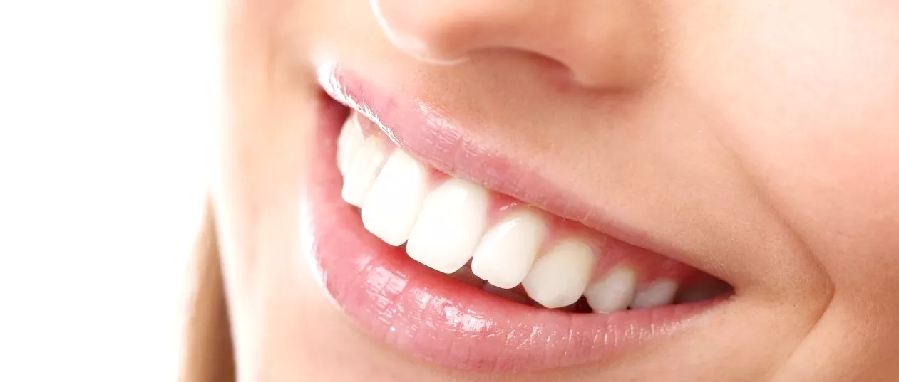 Prótesis sobre implantes con procesos analógicos y digitales para tratamientos dentales